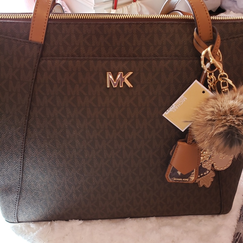 Michael Kors - Picture 2 of 6